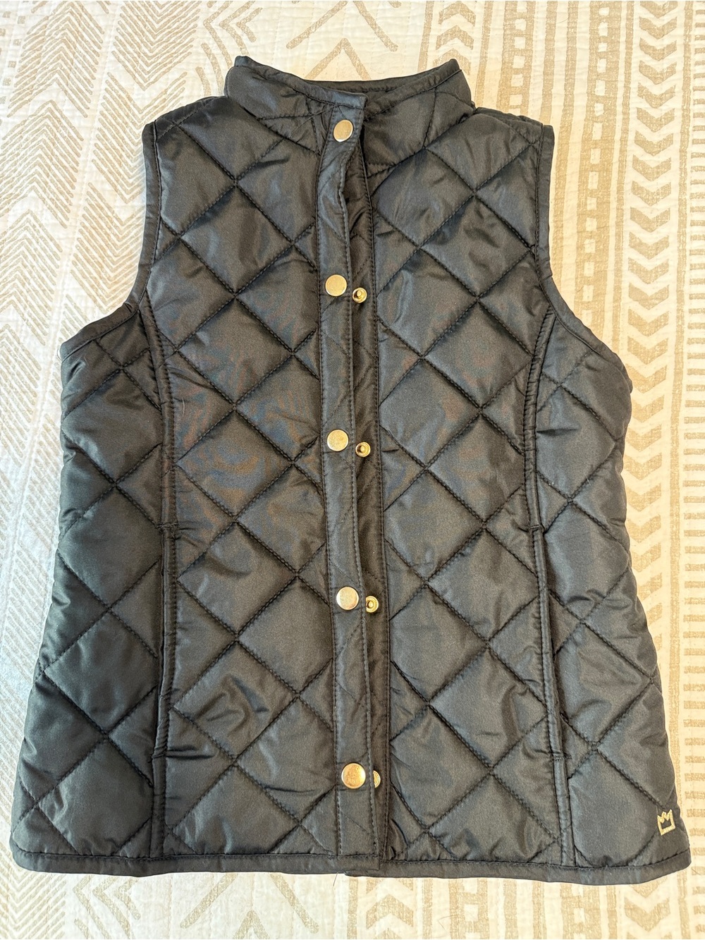 crown & ivy Girls' Black Quilted Snap-Front Vest with Gold Accents